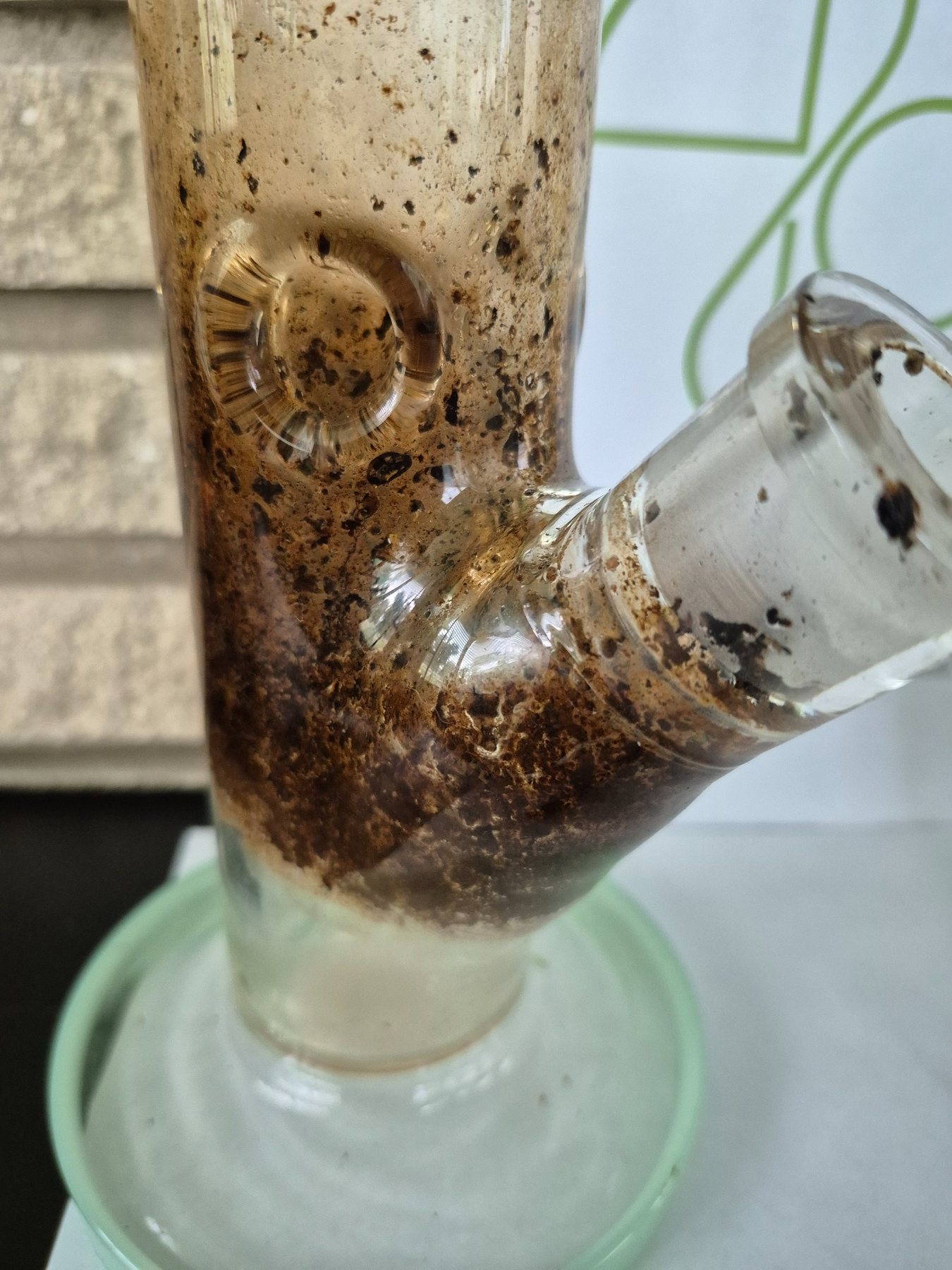 Dirty bong joint before cleaning
